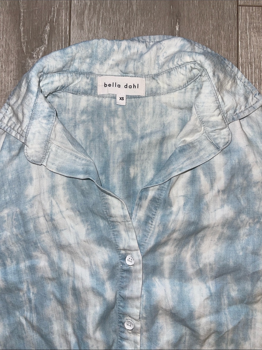 Bella Dahl Light Blue Tie-Dye Button-Up Shirt with fray detail XS- never worn! - Picture 8 of 9